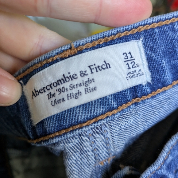 Abercrombie Ultra High Rise 90s Straight Jean - Picture 10 of 10